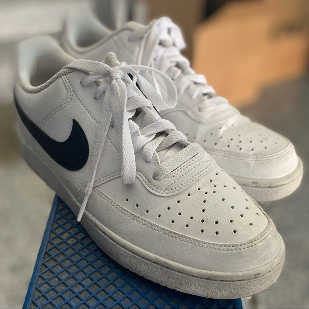 Nike White and Black Sneakers Classic Style